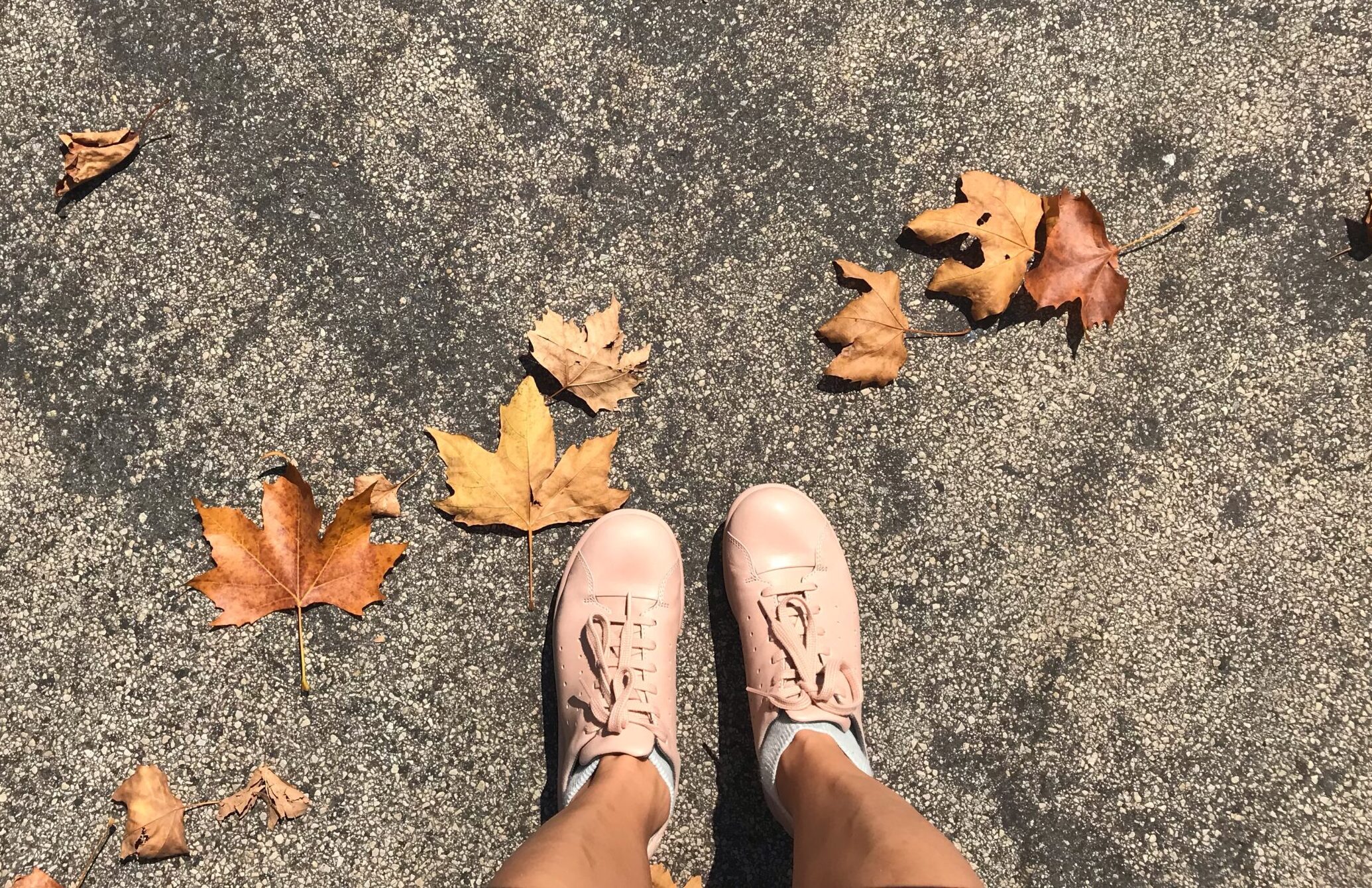 El cambio de estación y sus efectos en la salud de los pies: cómo prepararlos para el otoño