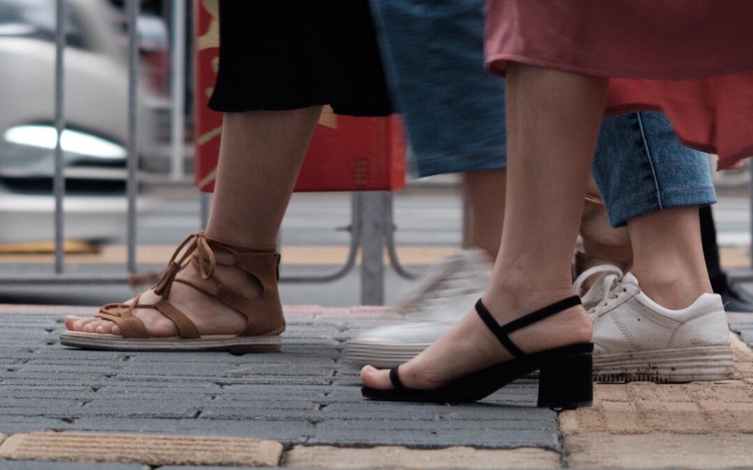 NP | Podólogos de Andalucía advierten de la importancia de adaptar progresivamente el calzado de otoño para evitar lesiones en los pies