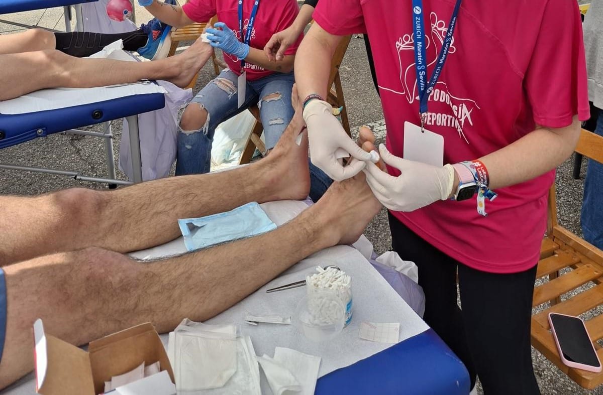 Salud podológica al servicio de corredores y visitantes en la Expo Marathon del Zurich Maratón de Sevilla 2026