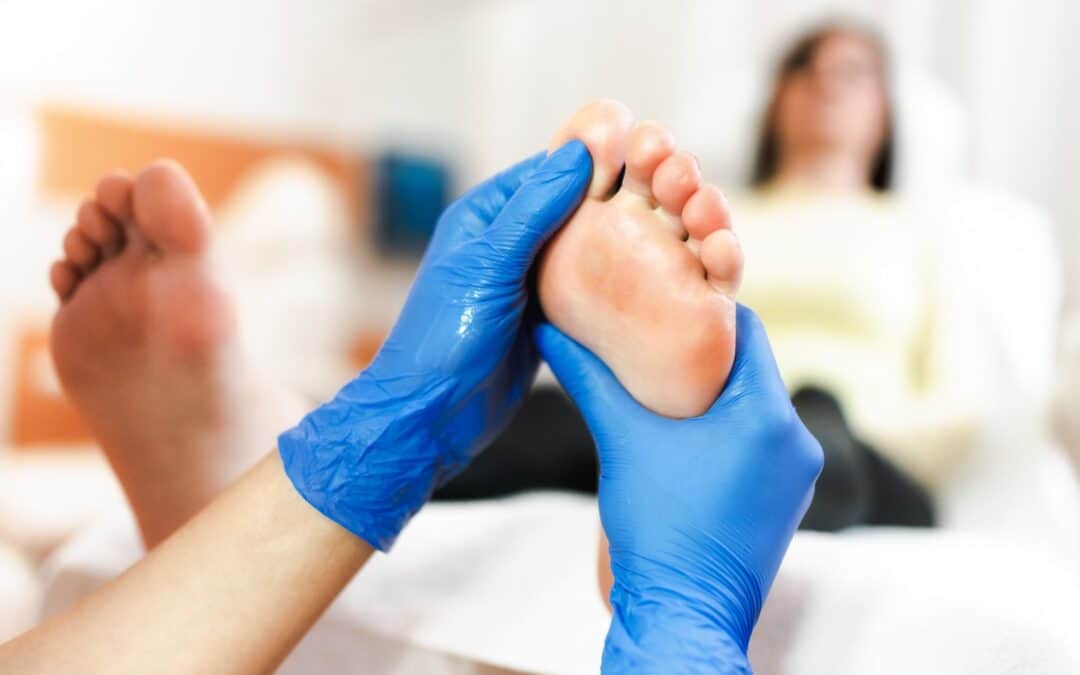 Mucho más que cuidar los pies: ¿qué hace realmente un podólogo?